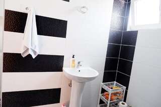 Дома для отпуска Modern house feels like home Ulcinj Дони-Штой Дом с 4 спальнями-11